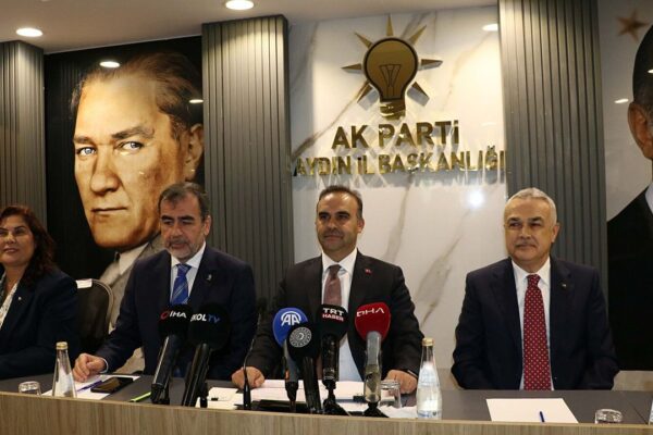 Bakan Kacır: Attığımız adımların sonuçlarını, savu... Bakan Kacır: Attığımız adımların sonuçlarını, savu...