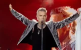 Sahnede bile kontrol edemiyor: Robbie Williams has... Sahnede bile kontrol edemiyor: Robbie Williams has...