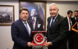 Bakan Tunç’tan CHP’li başkana sürpriz ziyare... Bakan Tunç’tan CHP’li başkana sürpriz ziyare...