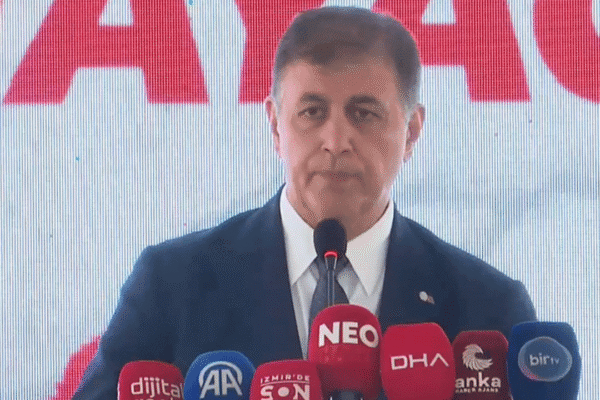 Başkan Tugay’dan 30 Ekim töreninde hükümete ... Başkan Tugay’dan 30 Ekim töreninde hükümete ...