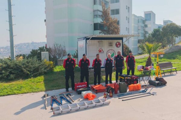 Balçova’da 8 noktaya ‘hayat’ tan... Balçova’da 8 noktaya ‘hayat’ tan...