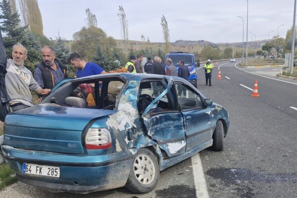 TIR’la çarpıştı… 1 kişi yaralandı TIR’la çarpıştı… 1 kişi yaralandı
