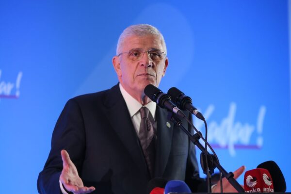 Dervişoğlu İzmir teşkilatına seslendi: Aranıza şey... Dervişoğlu İzmir teşkilatına seslendi: Aranıza şey...