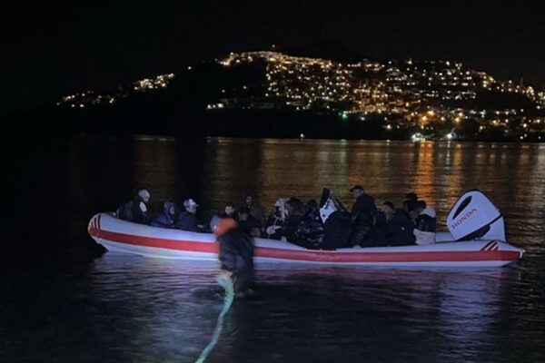 Bodrum açıklarında 30 düzensiz göçmen yakalandı Bodrum açıklarında 30 düzensiz göçmen yakalandı