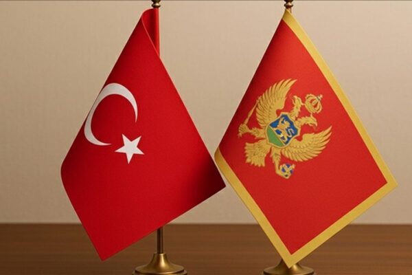 Karadağ açıkladı: Vizesiz seyahat geri geliyor!