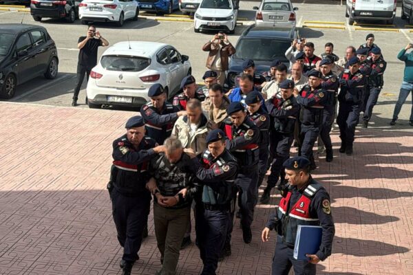 Yunanistan’a kaçıyorlardı… FETÖ’... Yunanistan’a kaçıyorlardı… FETÖ’...