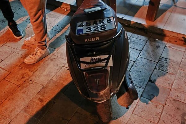 Kuralsız motosikletçiye ceza yağdı Kuralsız motosikletçiye ceza yağdı