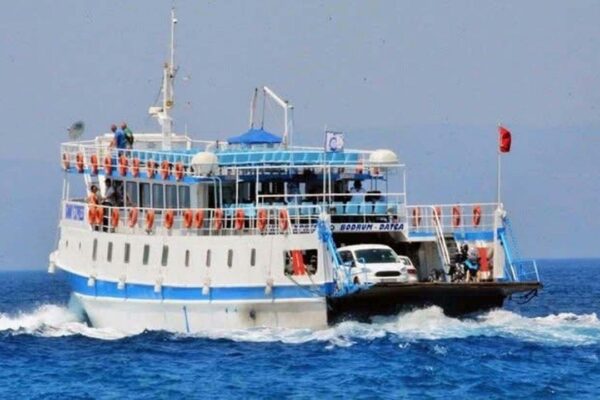 Bodrum’da feribot seferlerine fırtına engeli