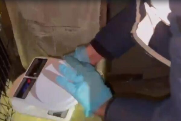 Kuş kafesinden ‘zula’ çıktı! Kuş kafesinden ‘zula’ çıktı!