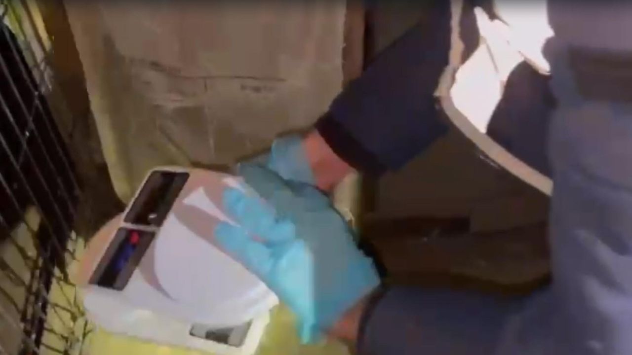 Kuş kafesinden ‘zula’ çıktı!