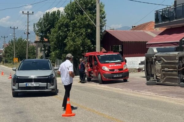 Muğla’da iki otomobilin çarpıştı: Otomobil i...