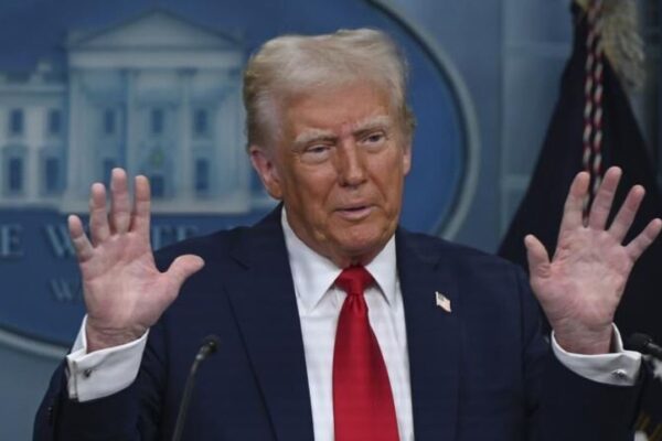 Trump’ın Kanada tarifelerine iki ülkede de d... Trump’ın Kanada tarifelerine iki ülkede de d...