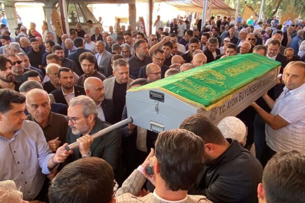 AK Partili Mahir Ünal’ın acı günü!