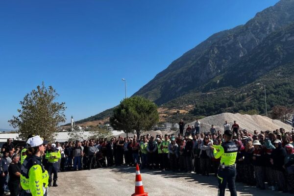 Büyükşehir personeline yol ve cadde çalışmalarında... Büyükşehir personeline yol ve cadde çalışmalarında...